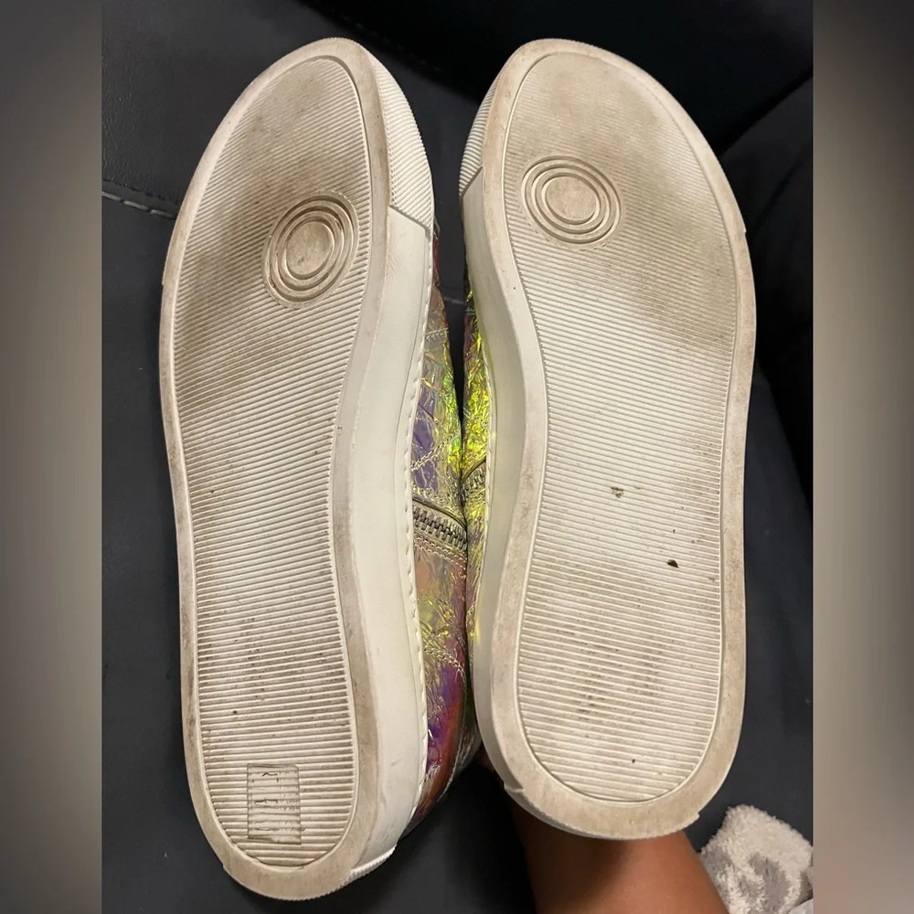P448 shoes size 9.5